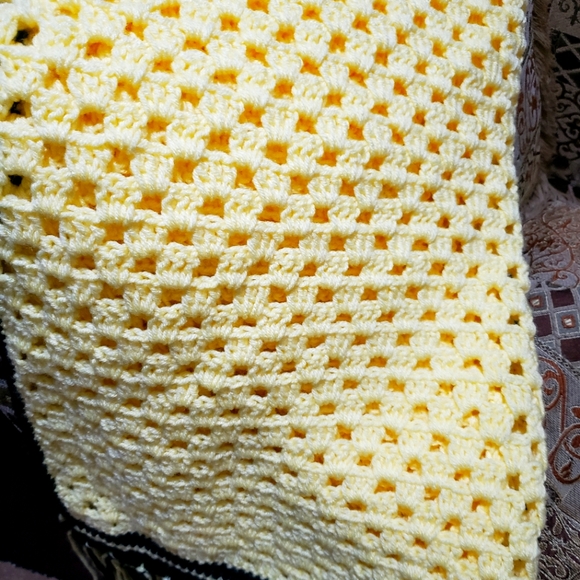 Crochet shawl - Picture 1 of 3